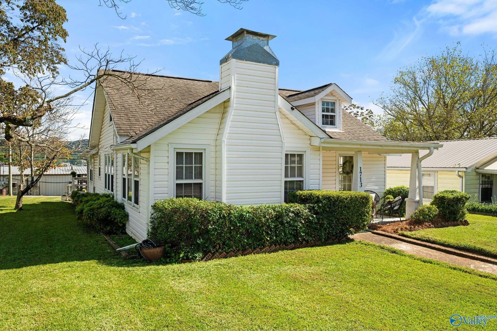 Single Family 3BR 2BA - 1713 Obrig Avenue, Guntersville, AL