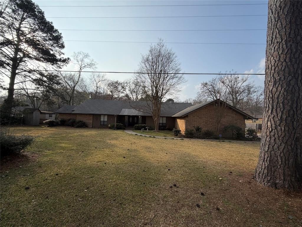 Single Family 4BR 3BA - 7327 S Lakeshore Drive, Shreveport, LA