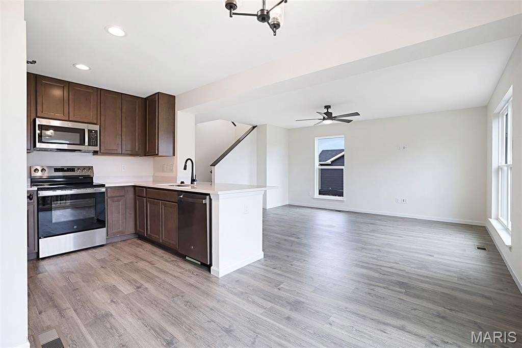 Single Family 3BR 3BA - 1073 Black Bear Drive, House Springs, MO