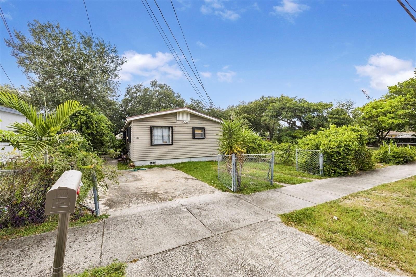 Single Family 3BR 1BA - 4510 NW 33rd Ave, Miami, FL