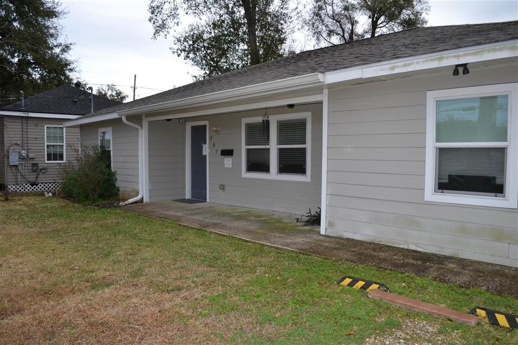 Single Family 3BR 2BA - 307 W School Street, Lake Charles, LA