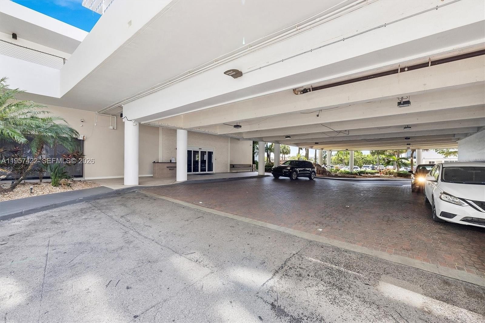 Condo 3BR 3BA - 20515 E Country Club Dr, Aventura, FL