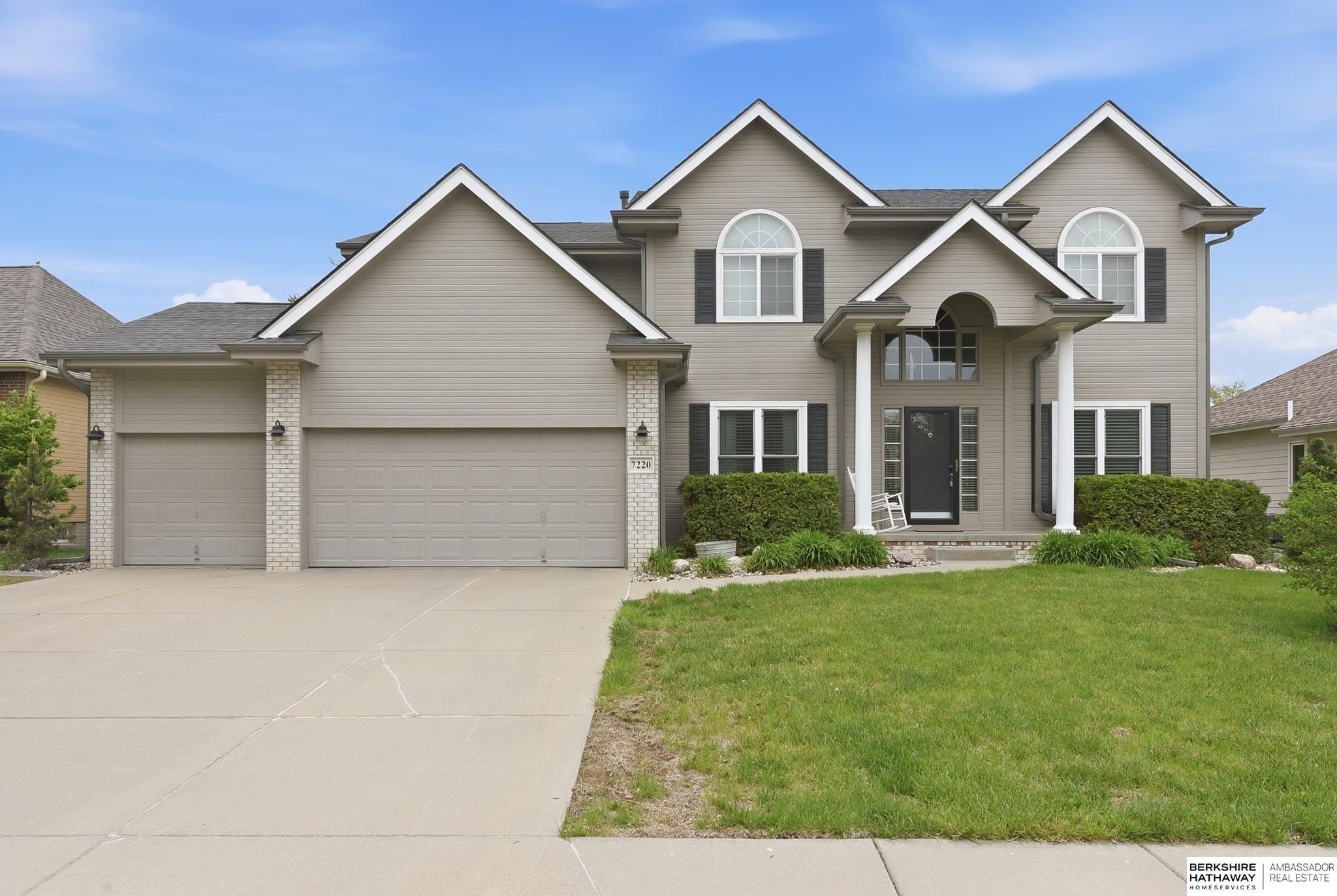 Single Family 4BR 3BA - 7220 N 154th Street, Bennington, NE