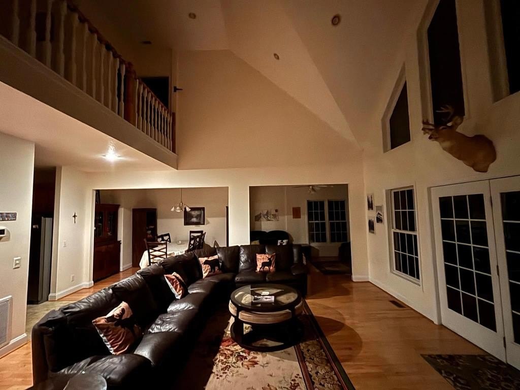 Single Family 4BR 4BA - 7957 Mountain Top Trail, Hiawassee, GA