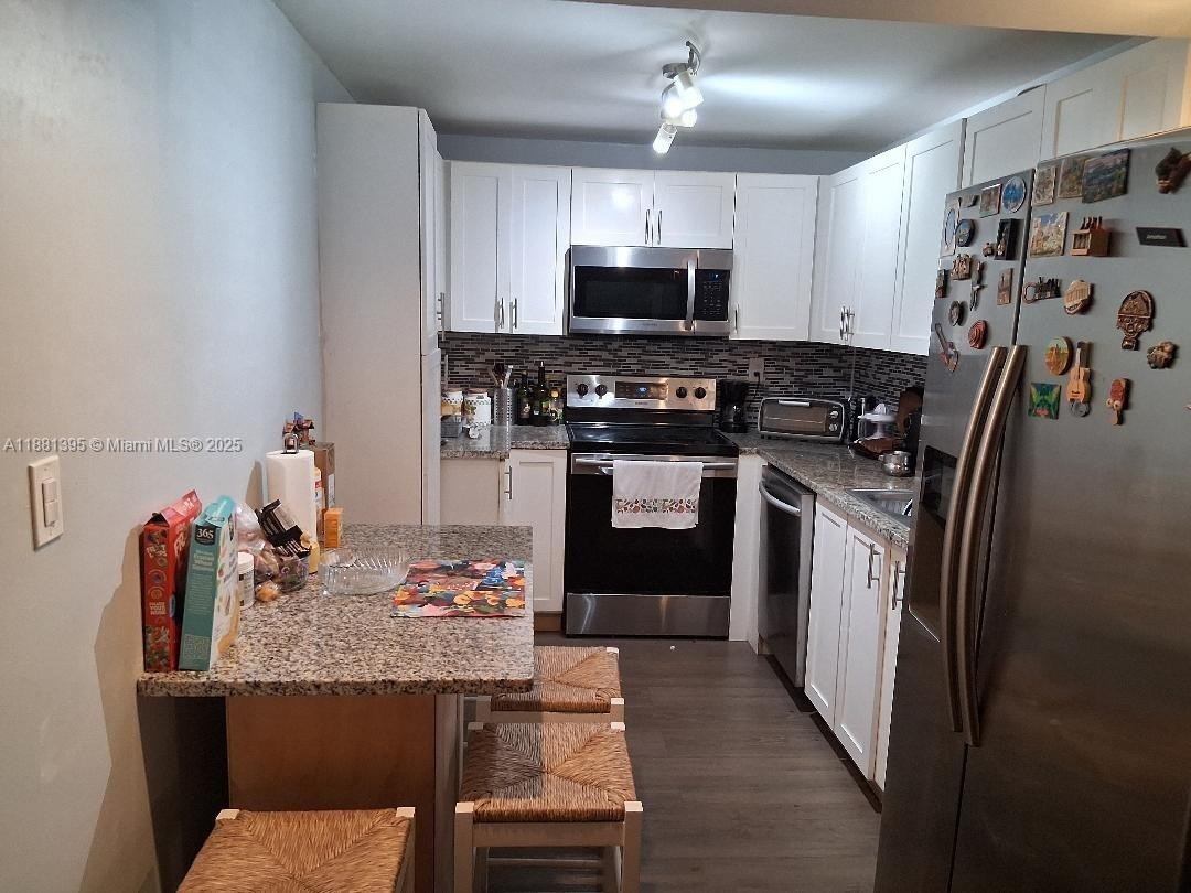 Condo 2BR 2BA - 1400 St Charles Pl, Pembroke Pines, FL