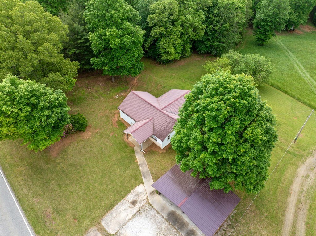 Single Family 3BR 2BA - 10442 Hwy 325, Blairsville, GA