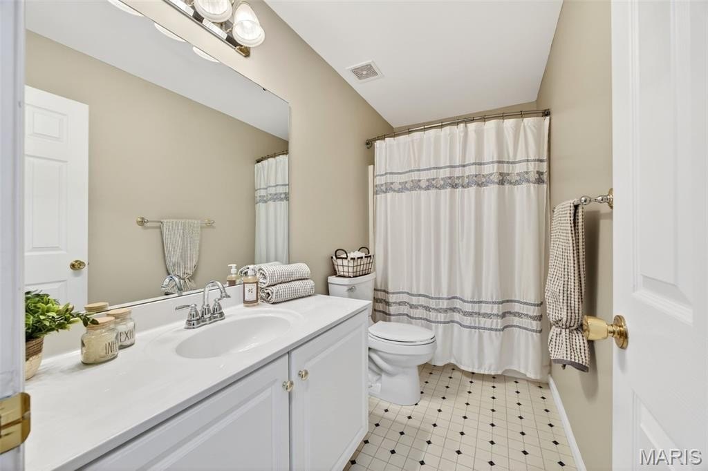 Single Family 4BR 3BA - 1009 Marions Cove Drive, Lake St Louis, MO