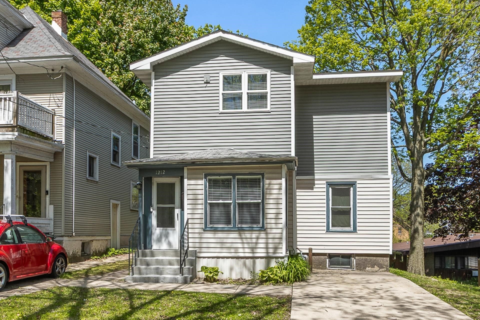 Single Family 4BR 2BA - 1212 E Johnson Street, Madison, WI