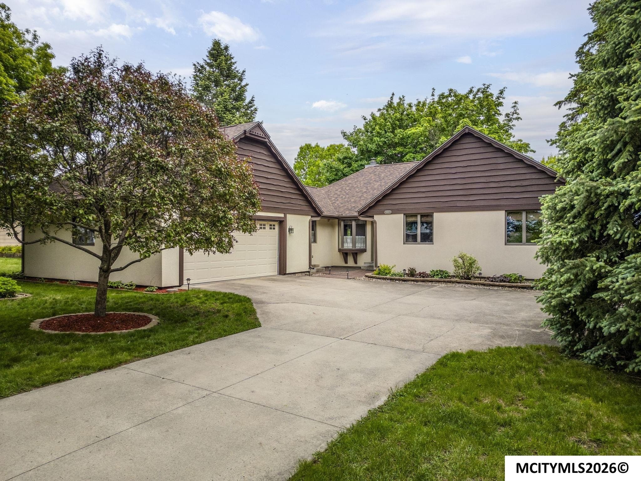 Single Family 3BR 3BA - 1021 15th SE, MASON CITY, IA