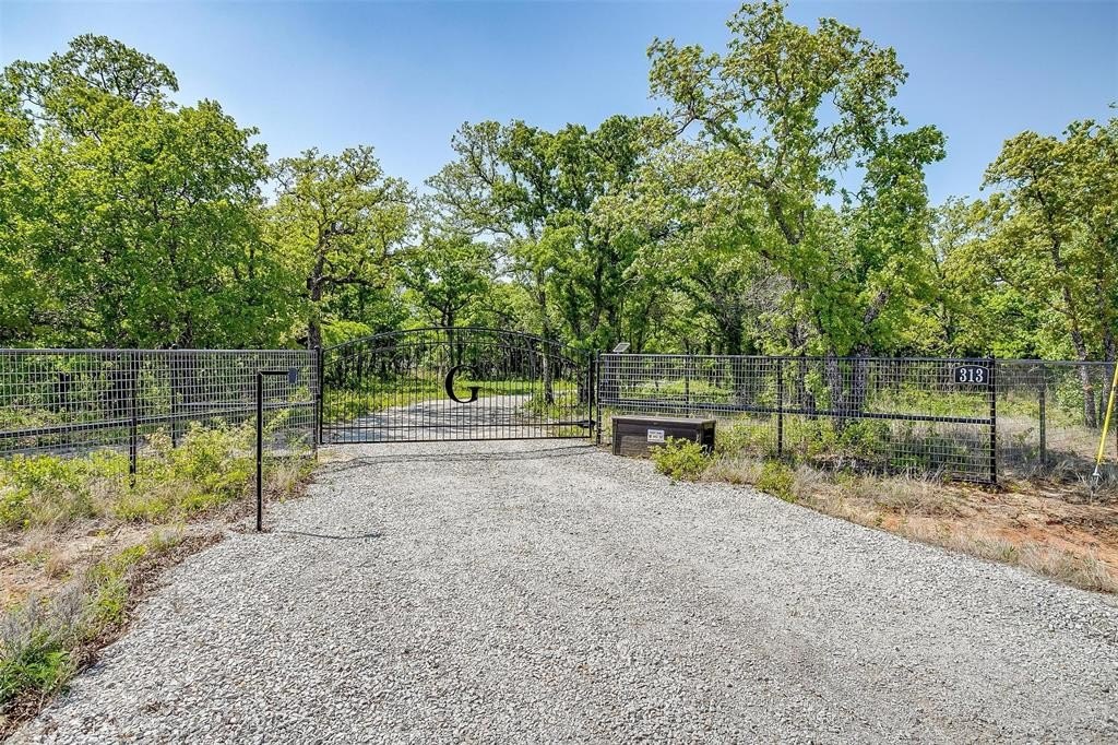 Single Family 2BR 1BA - 313 Broken Rd, Perrin, TX