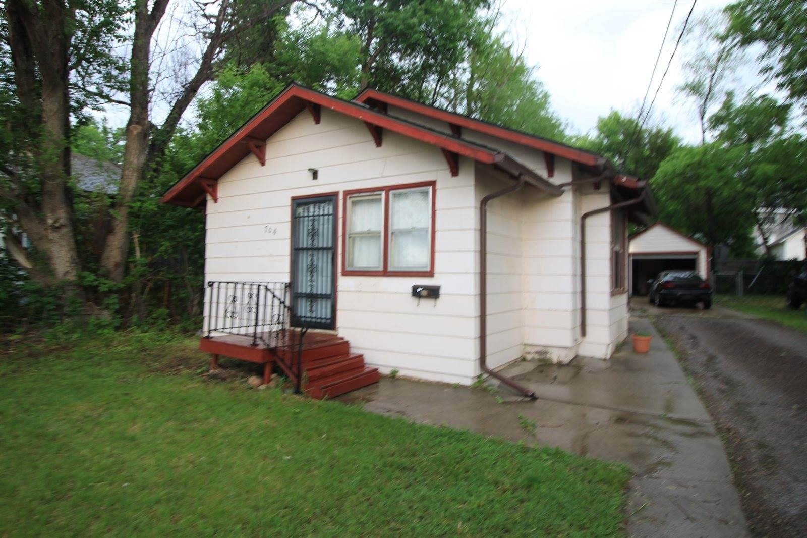 Single Family 2BR 1BA - 704 11th Ave NW, Minot, ND