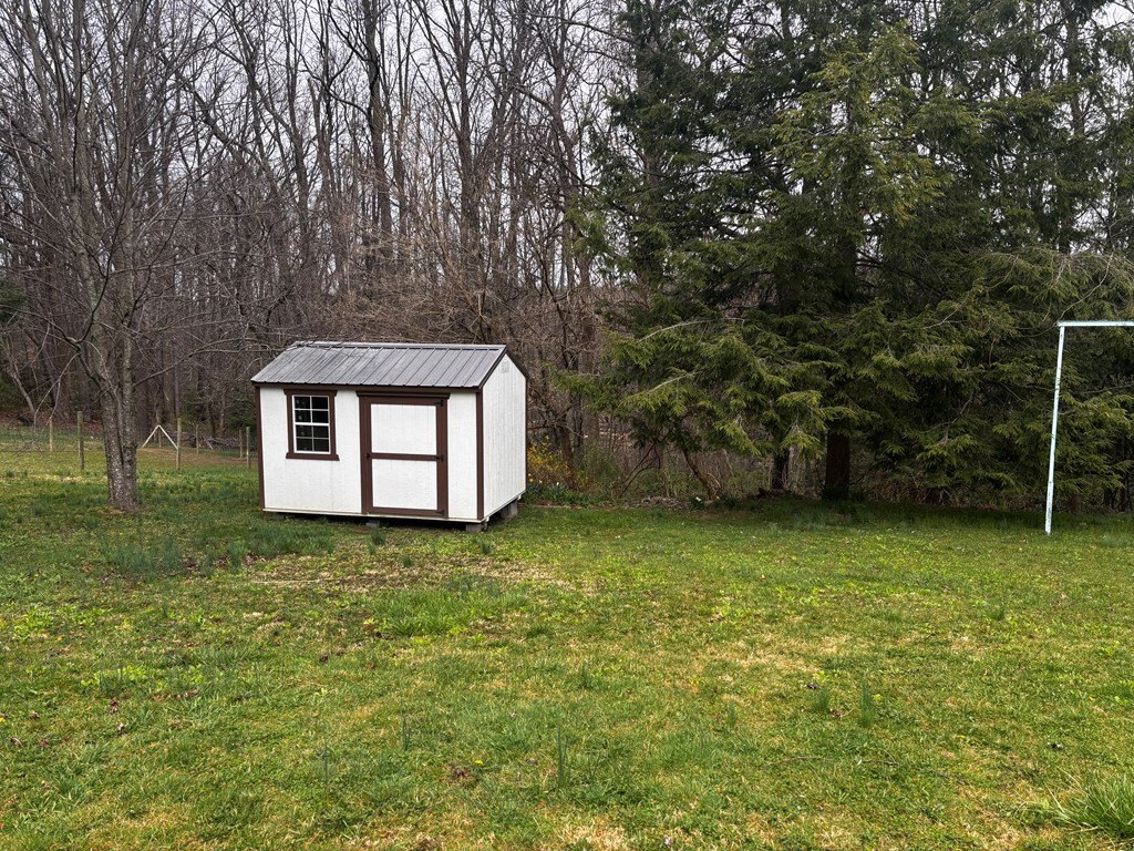 Single Family 4BR 3BA - 7618 Gatewood Road, FAYETTEVILLE, WV