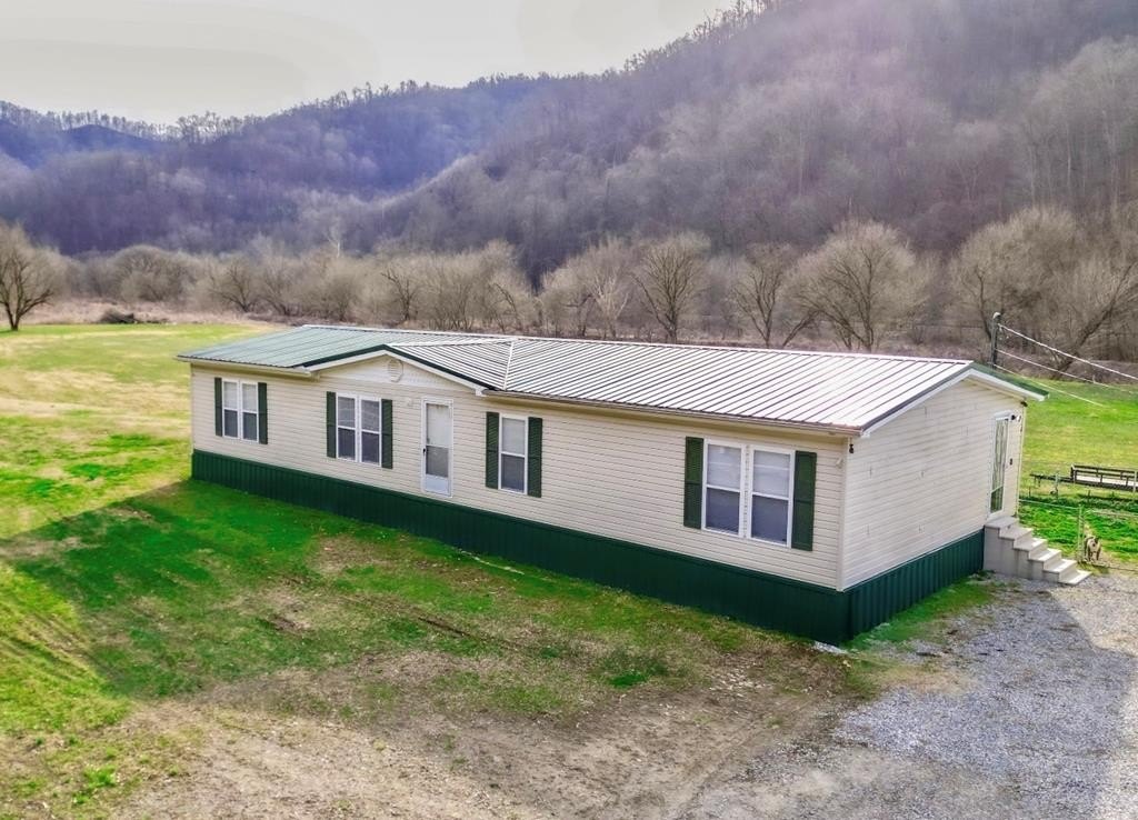 Single Family 3BR 2BA - 729 State Hwy 194 W, Pikeville, KY