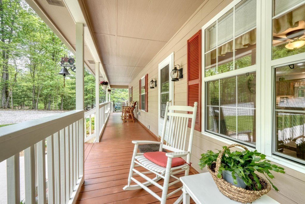 Single Family 2BR 2BA - 649 Pit Road, Blairsville, GA