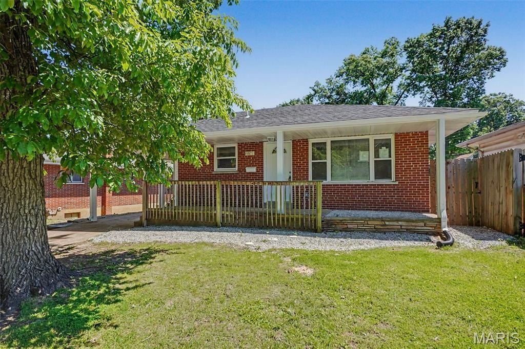 Single Family 4BR 2BA - 6670 Kenwood Drive, Northwoods, MO