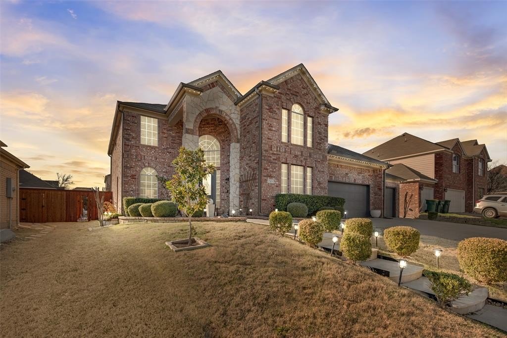 Single Family 4BR 4BA - 723 Creekstone Drive, Cedar Hill, TX