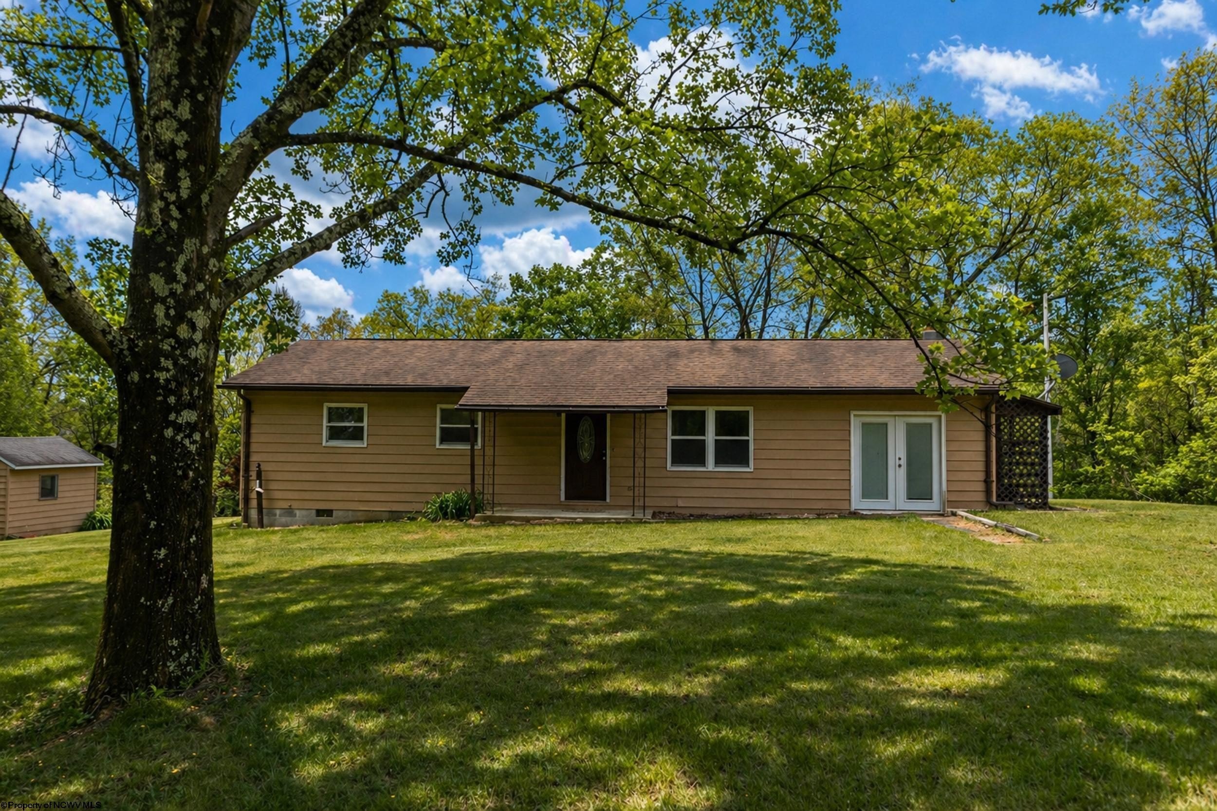 Single Family 3BR 1BA - 150 Turkey Foot Hill Drive, Clarksburg, WV