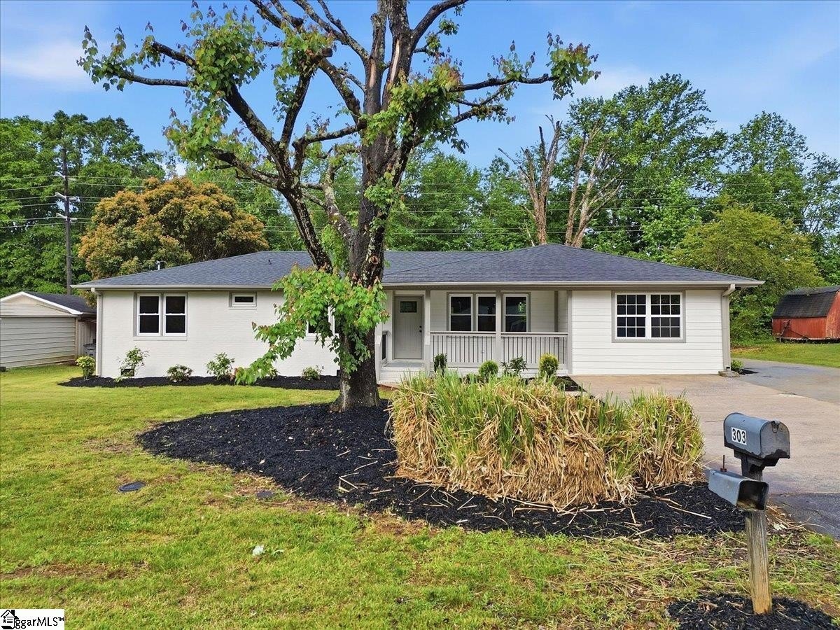 Single Family 4BR 3BA - 303 Vinson Drive, Greenville, SC