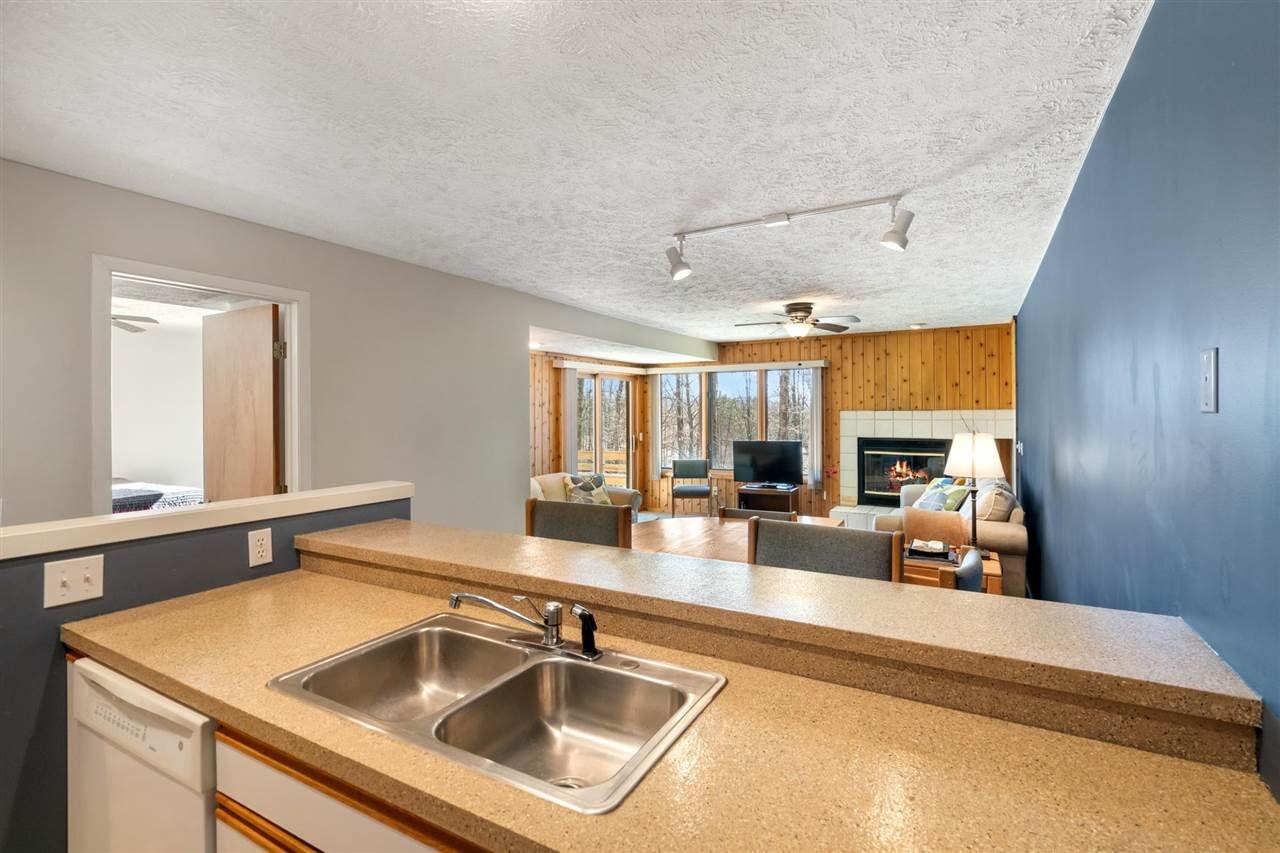 Single Family 2BR 2BA - 4749 S Pleasantview, Harbor Springs, MI