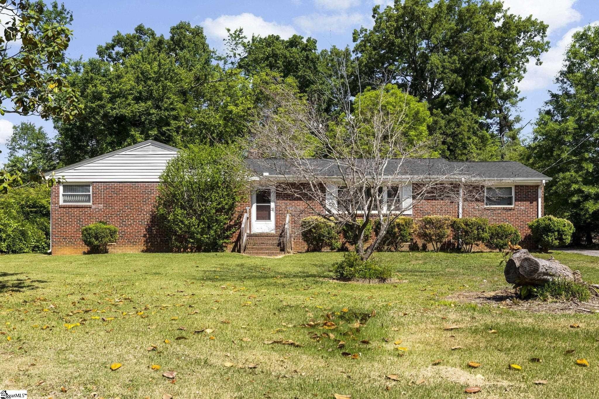 Single Family 3BR 2BA - 206 Greenbriar Drive, Simpsonville, SC