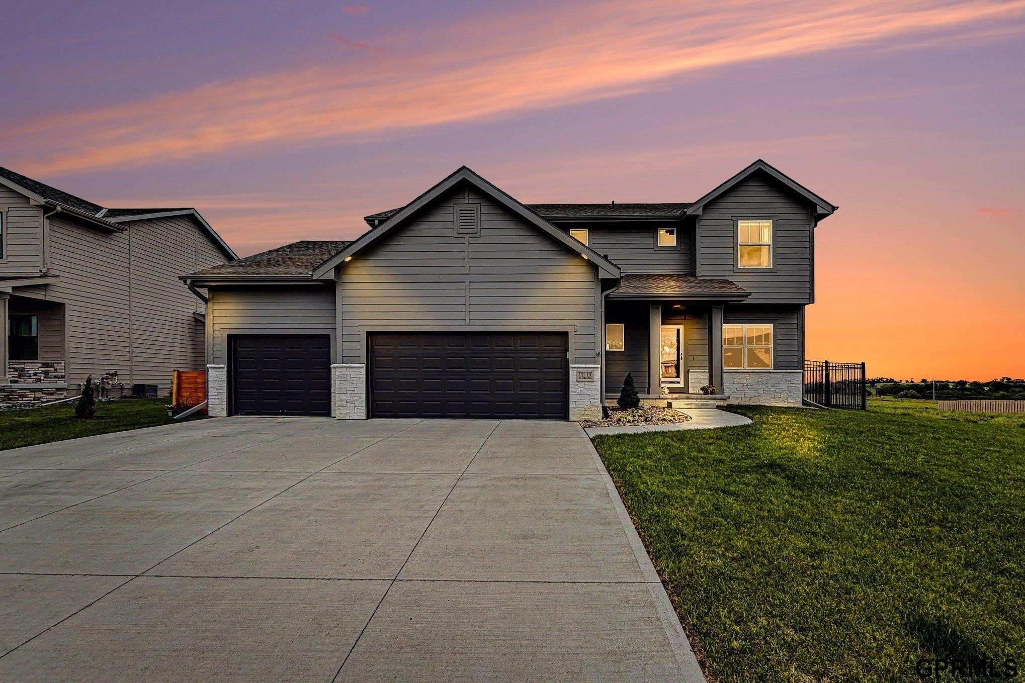 Single Family 4BR 4BA - 12119 S 109th Street, Papillion, NE
