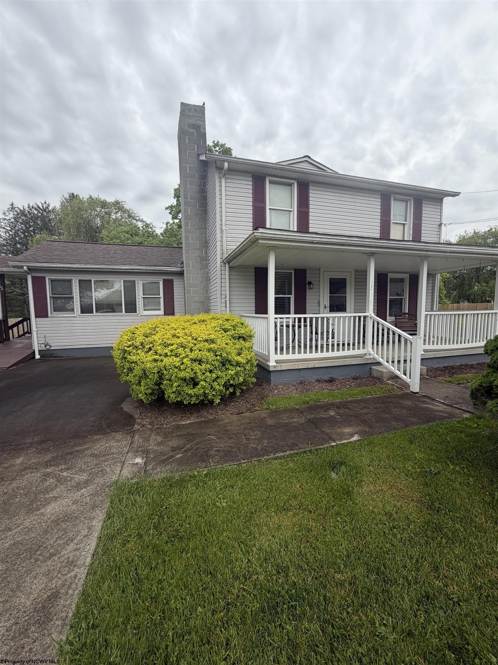 Single Family 4BR 3BA - 181 Conrad Street, Mill Creek, WV