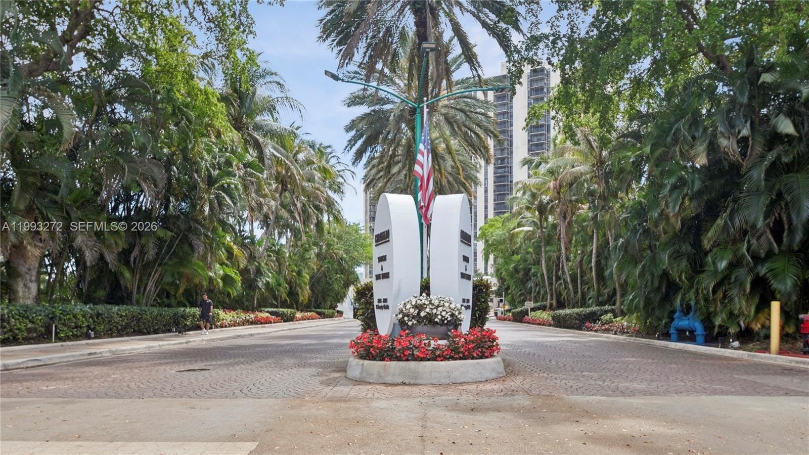 Condo 2BR 2BA - 20301 W Country Club Dr, Aventura, FL