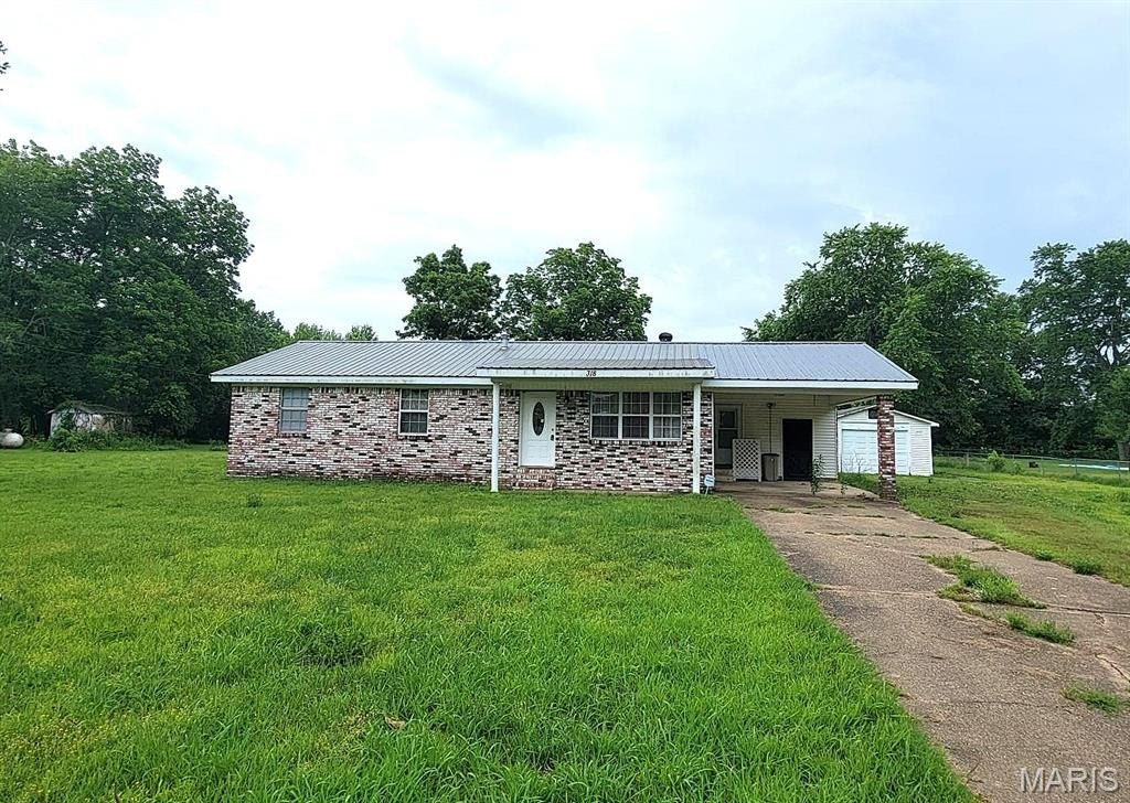 Single Family 3BR 2BA - 318 Lee Avenue, Poplar Bluff, MO