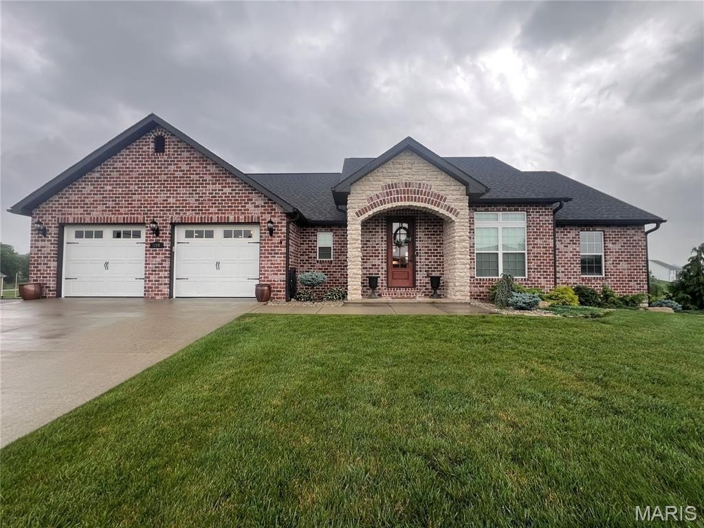 Single Family 4BR 3BA - 800 Lakeview Crossing, Cape Girardeau, MO