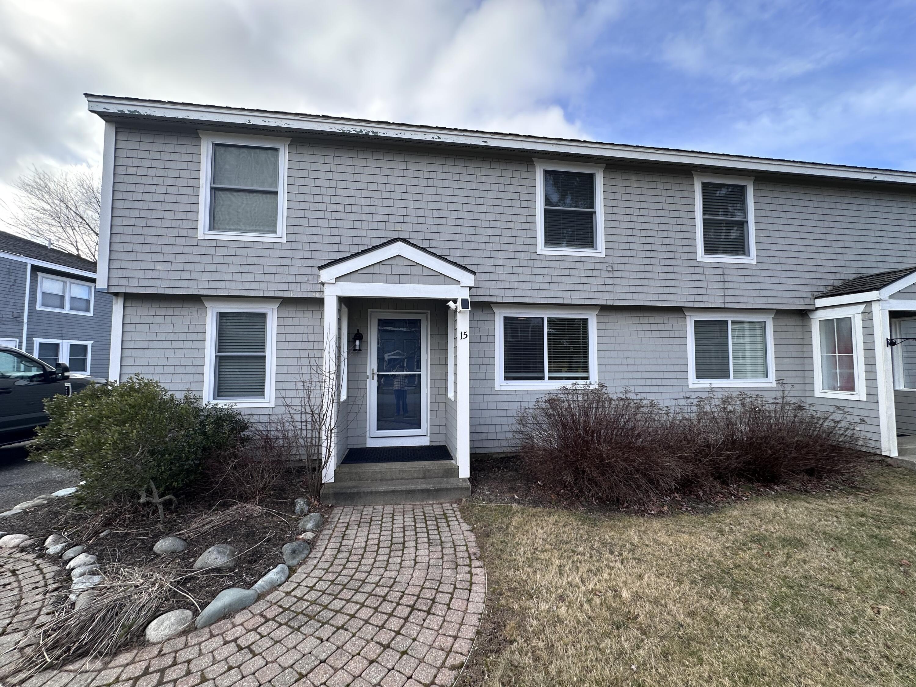 15 Windward Cir Dr  