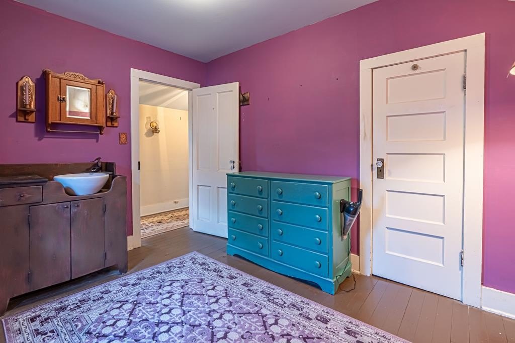 Single Family 4BR 2BA - 303 E Main St, Abingdon, VA