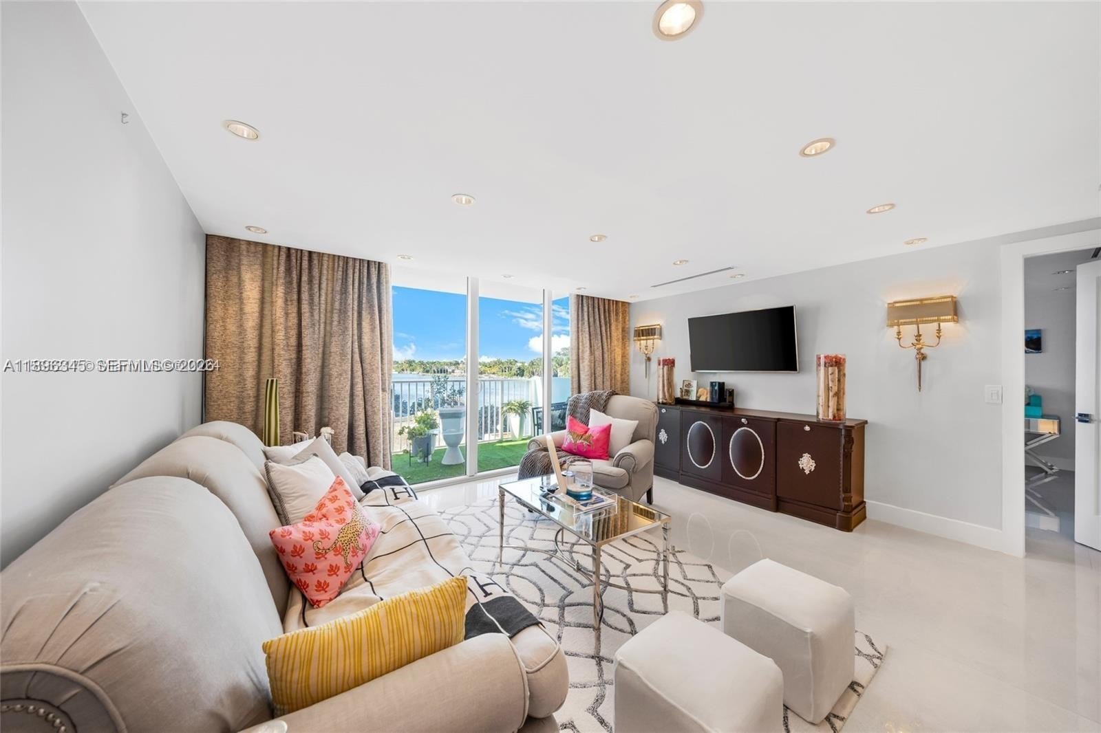 Condo 1BR 2BA - 5838 Collins Ave, Miami Beach, FL