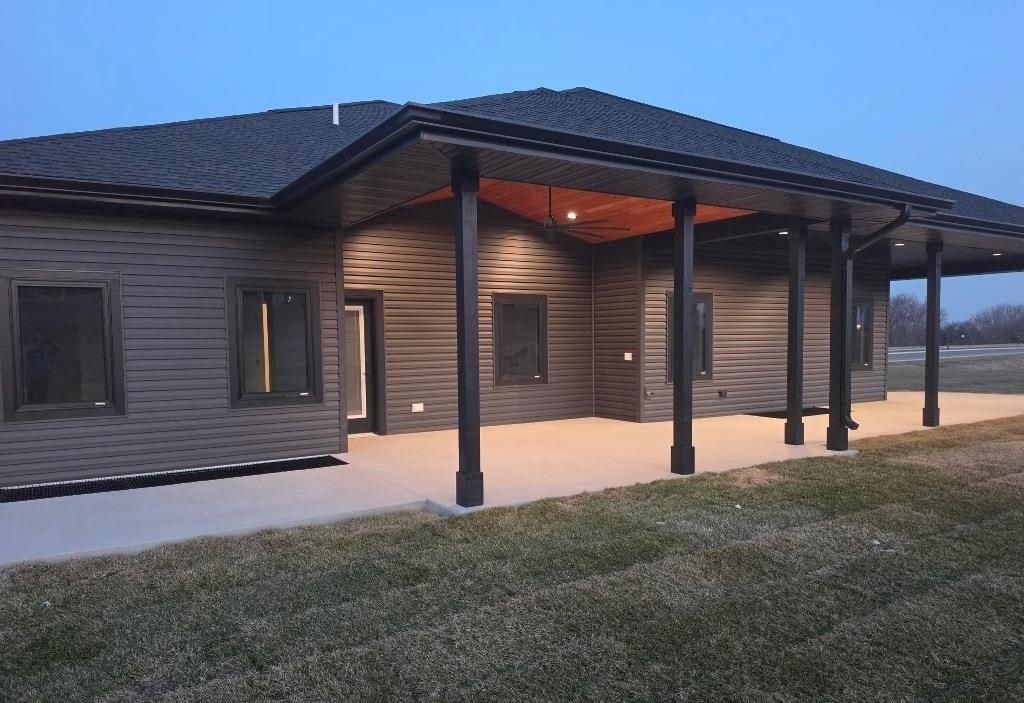 Single Family 5BR 4BA - 2015 Wellington Place, Cottage Grove, WI
