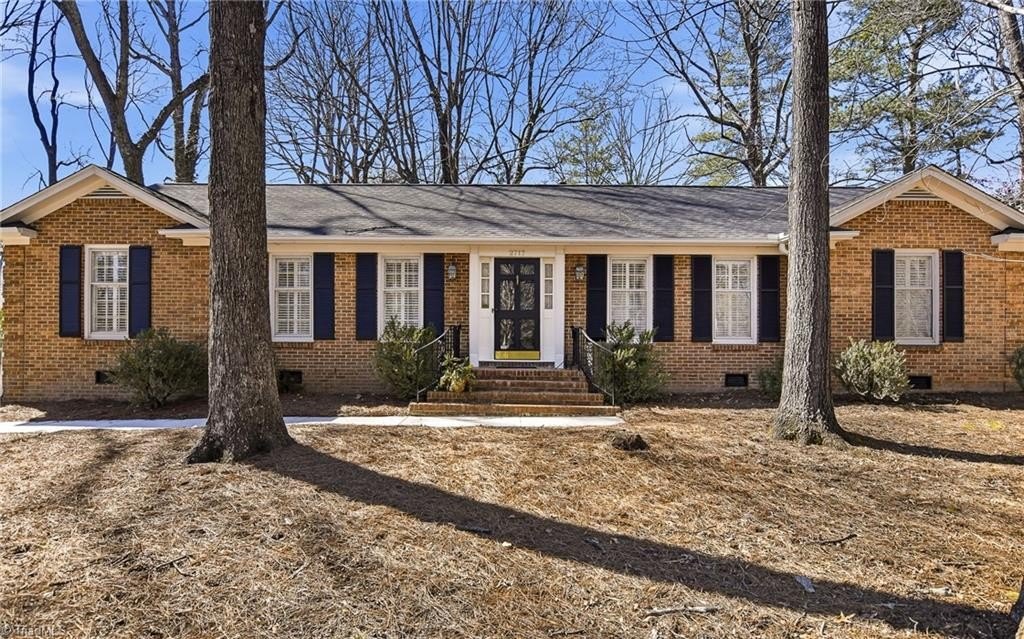 Single Family 4BR 2BA - 2717 Asbury Terrace, Greensboro, NC