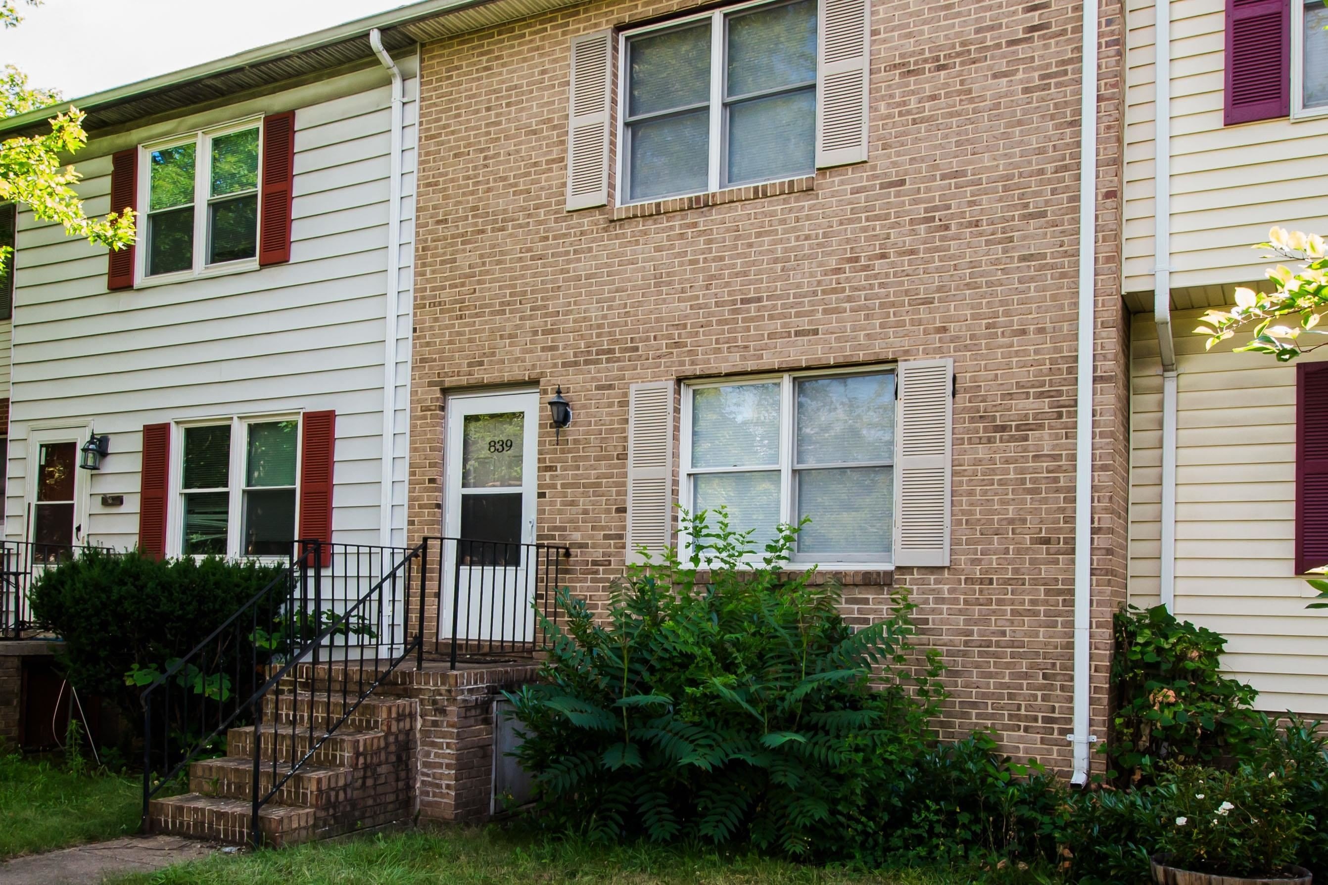 Single Family 2BR 2BA - 839 VINE ST, HARRISONBURG, VA
