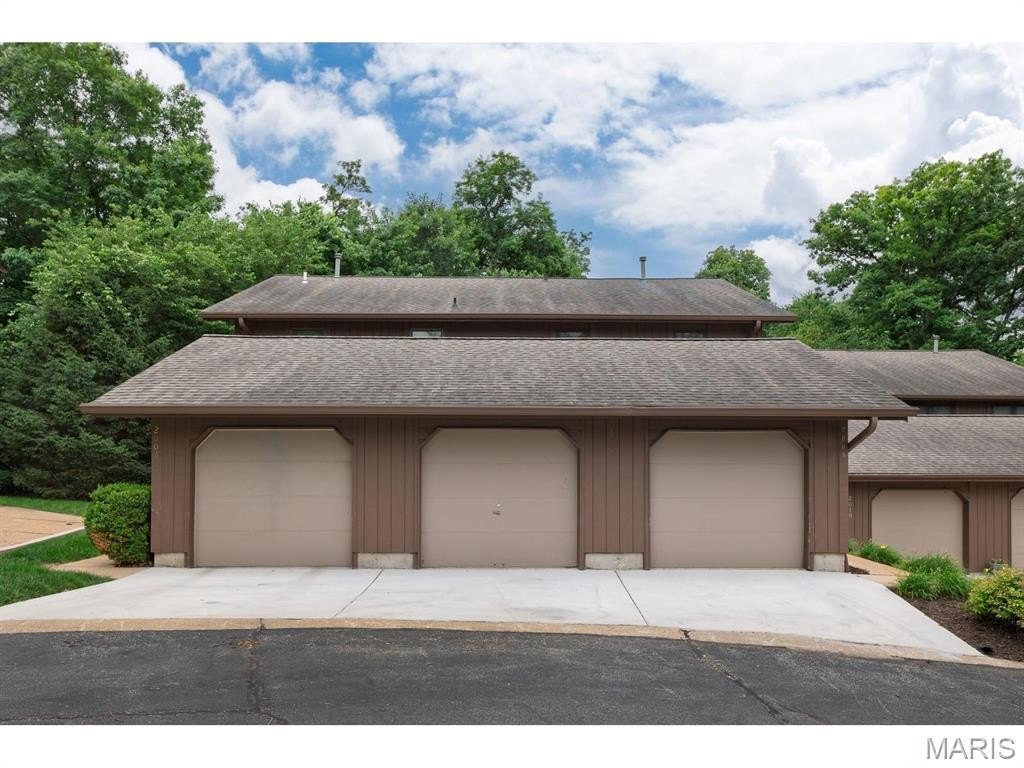 Single Family 3BR 3BA - 2008 Meadowtree Lane, Kirkwood, MO