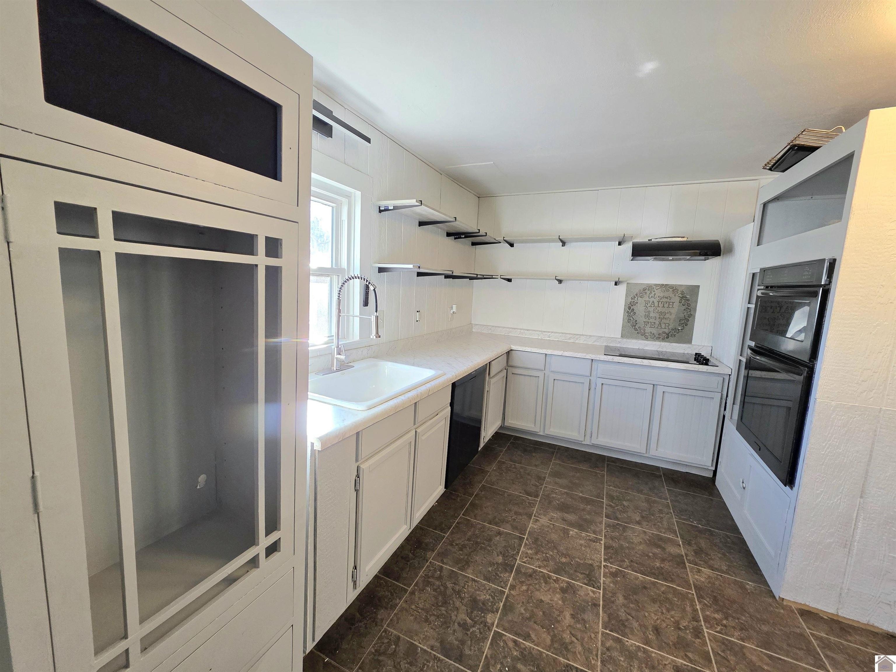 Single Family 4BR 2BA - 2537 Old Newburg Rd, Murray, KY