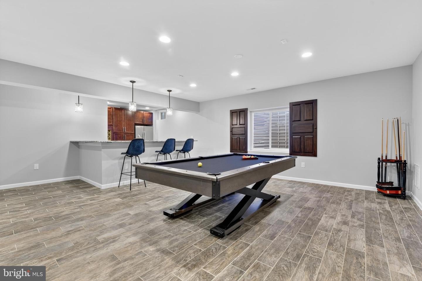 Single Family 5BR 5BA - 20624 HOLYOKE DR, ASHBURN, VA