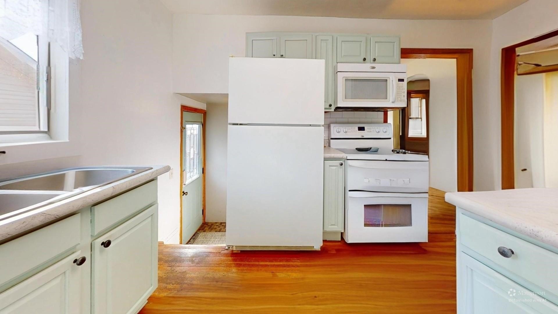 Single Family 4BR 3BA - 314 W Columbia Street, Albion, NE