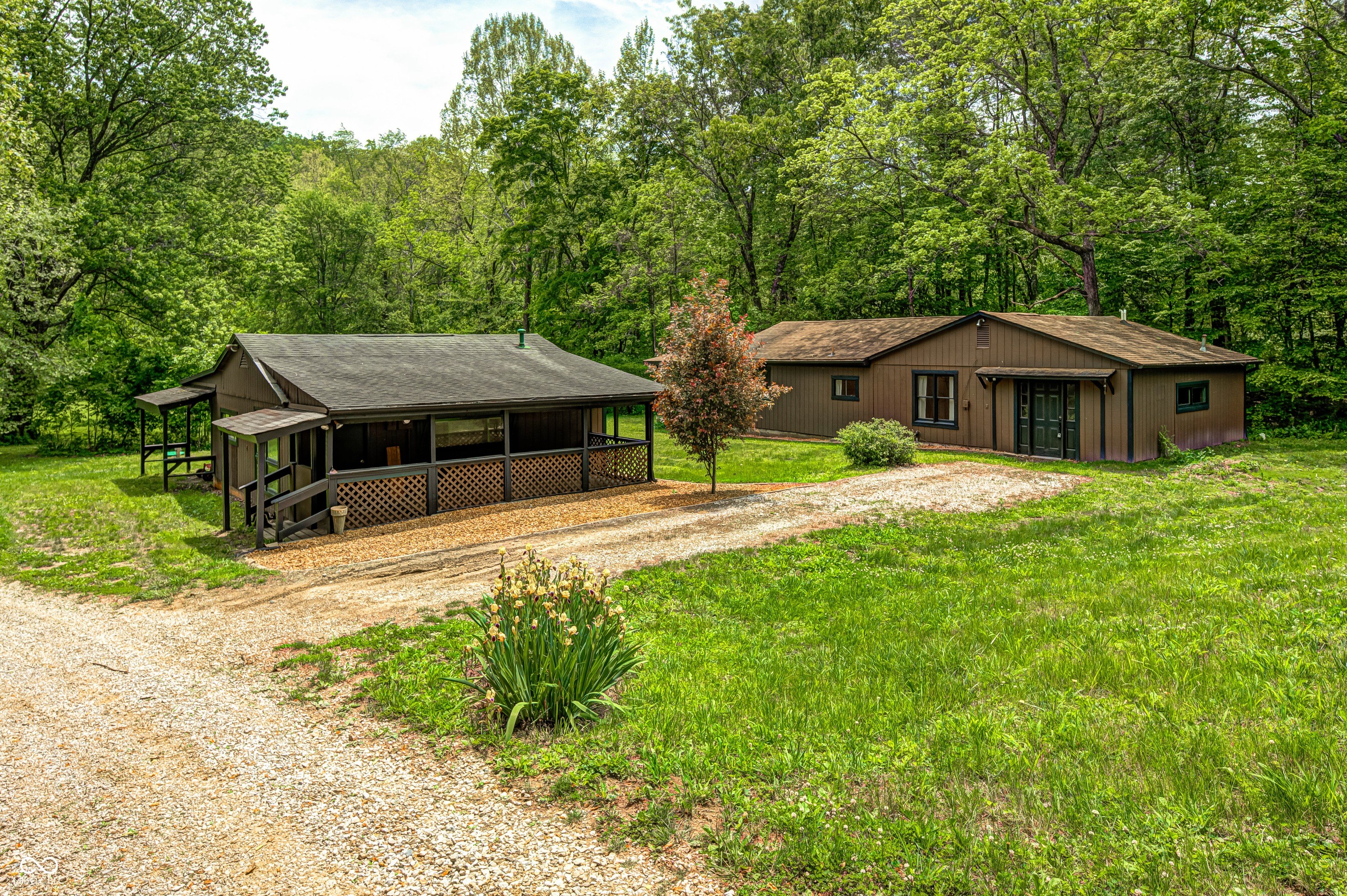 Single Family 4BR 2BA - 1691 Country Club Road, Nashville, IN