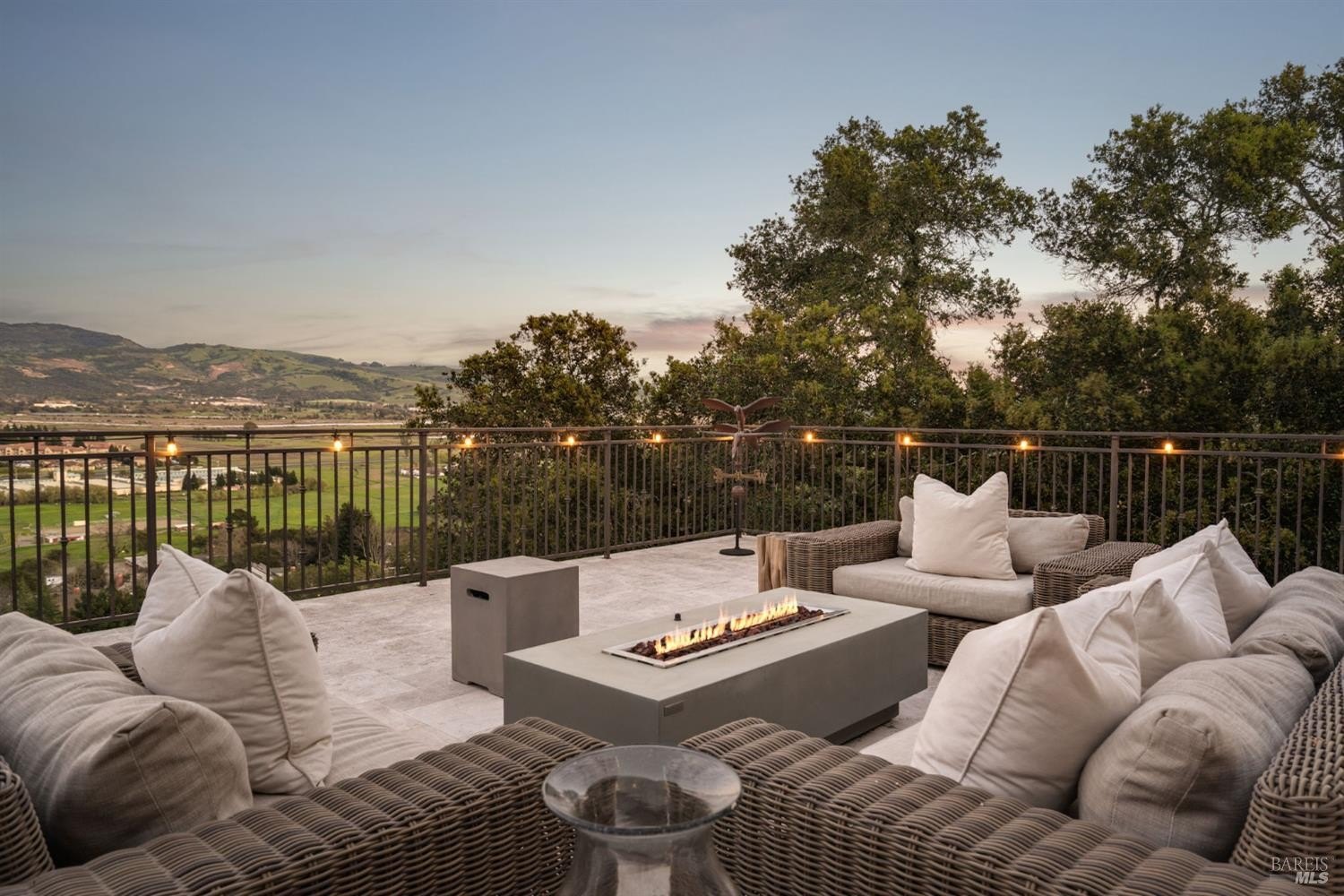 Single Family 3BR 4BA - 10 Canterbury Drive, Napa, CA
