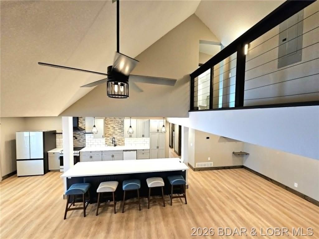 Single Family 4BR 3BA - 547 Sunrise Acres Point, Sunrise Beach, MO