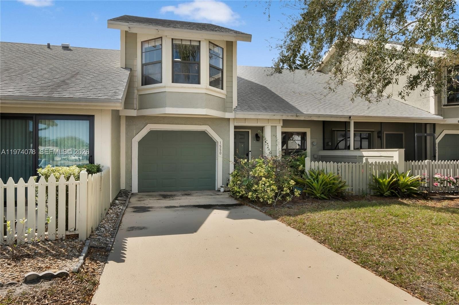 Single Family 3BR 3BA - 1550 SE Dewberry Ct, Port St. Lucie, FL