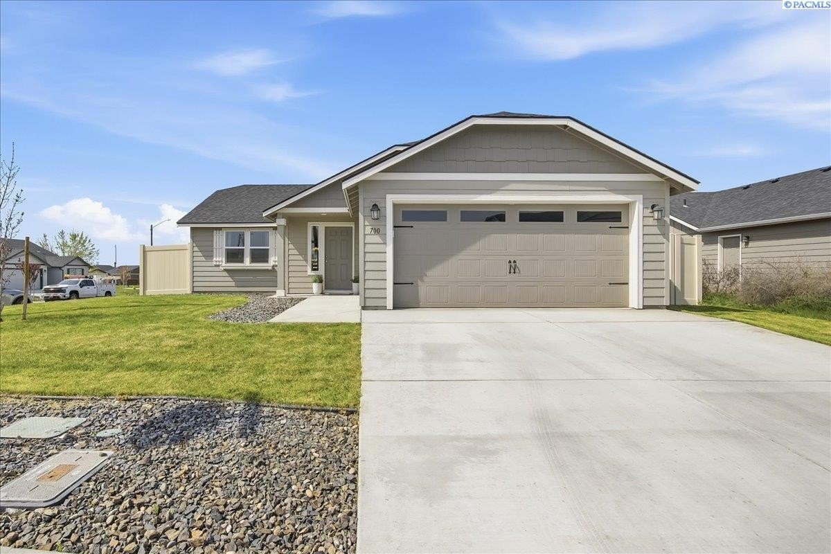 Other 3BR 2BA - 700 Regina Pl, Grandview, WA
