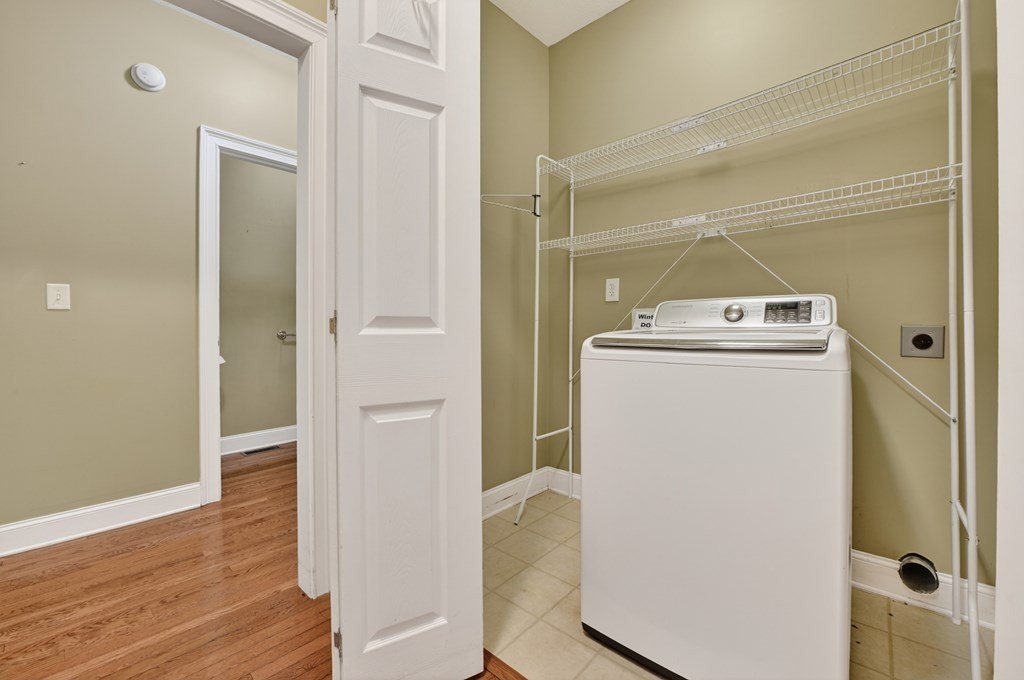 Single Family 5BR 4BA - 220 Oak Ridge Lane, Ellijay, GA