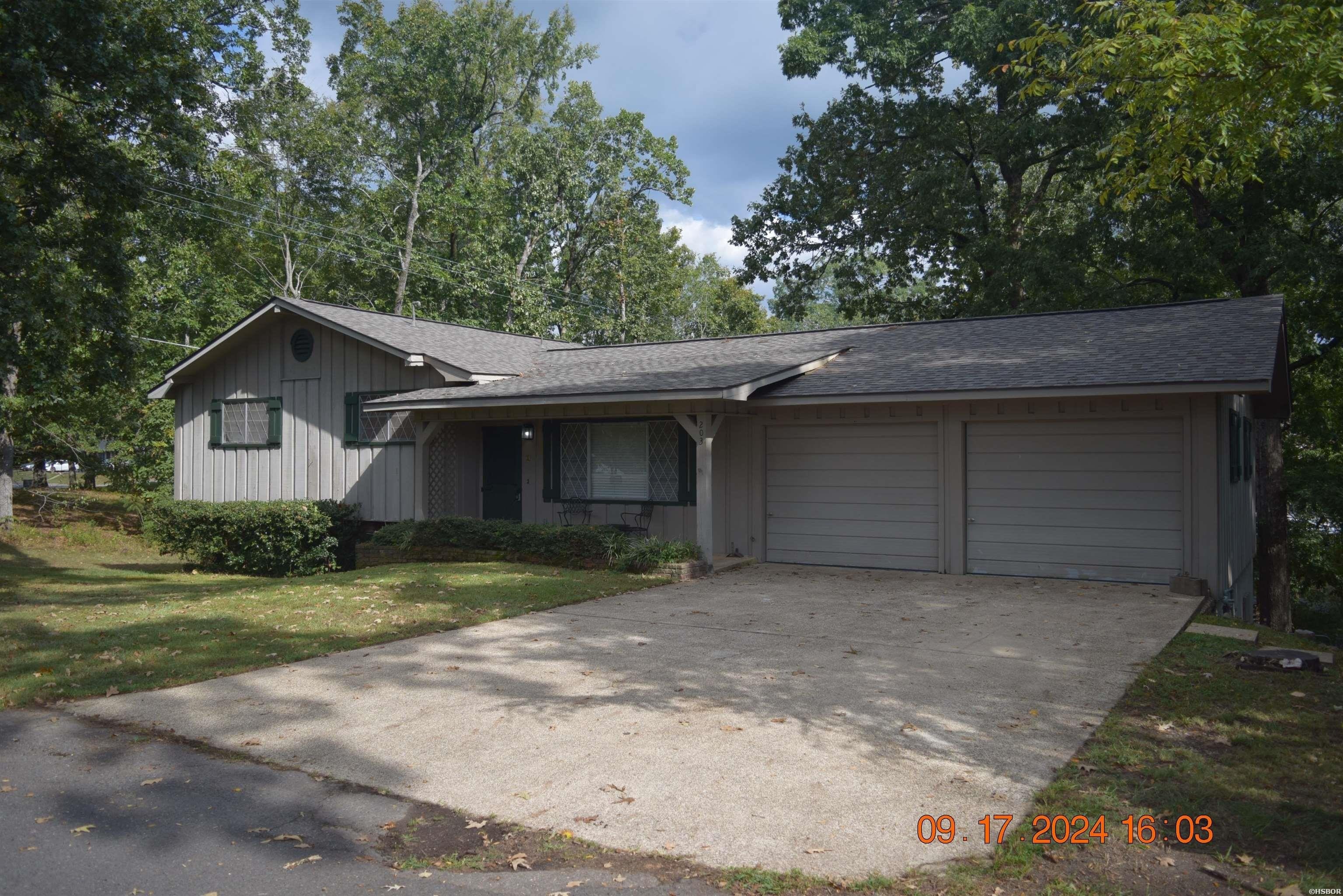 Single Family 3BR 3BA - 203 HALTERIA Point, Hot Springs, AR