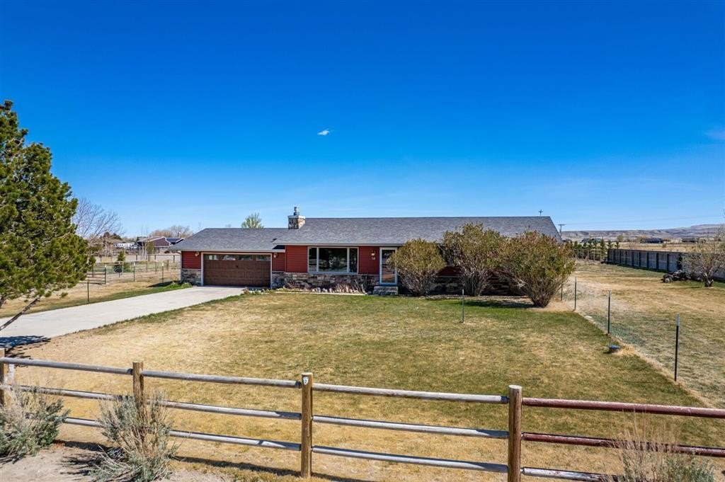 Single Family 3BR 1BA - 12 Marquette Dr, Cody, WY