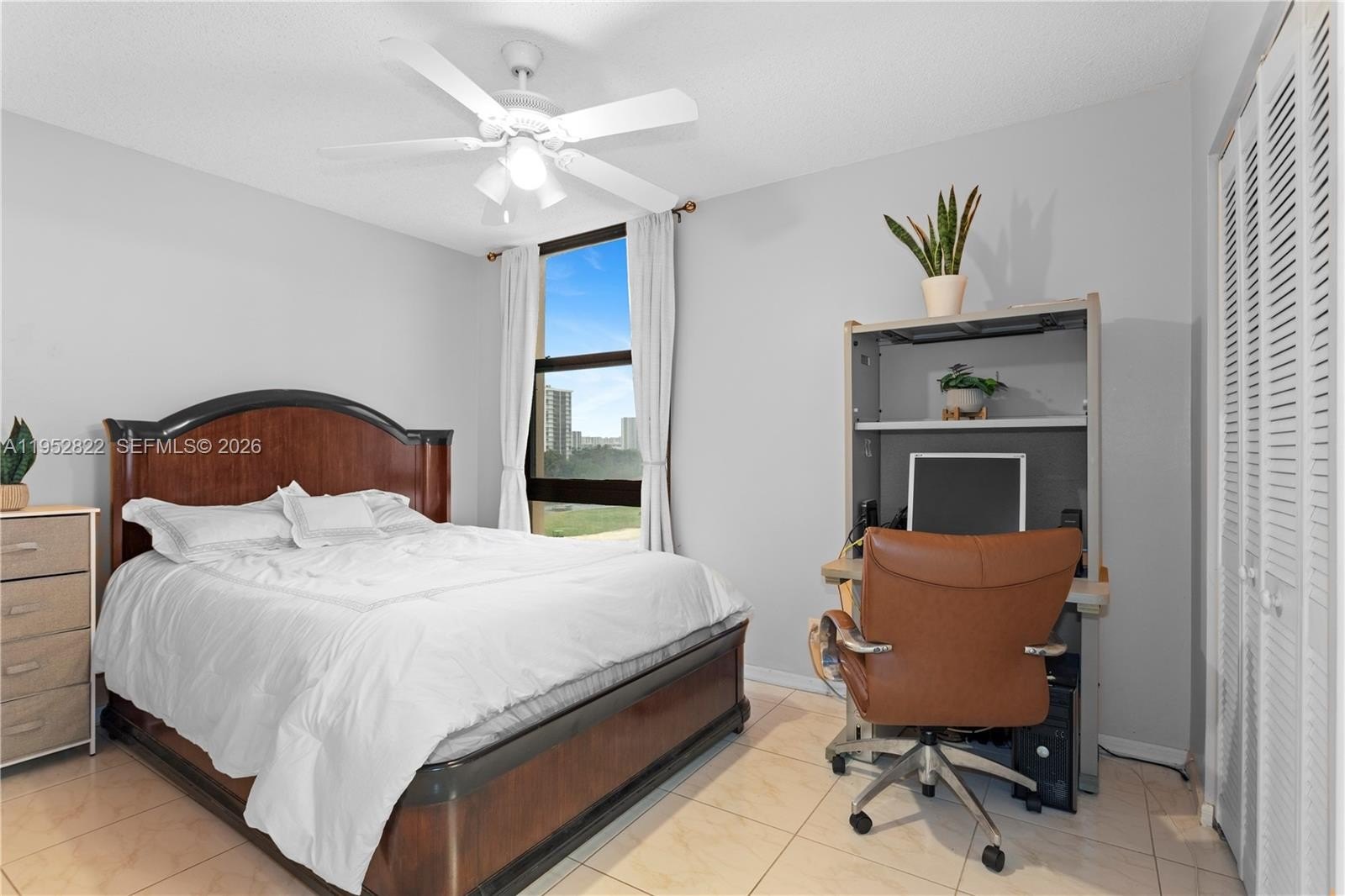 Condo 2BR 2BA - 20379 W Country Club Dr, Aventura, FL