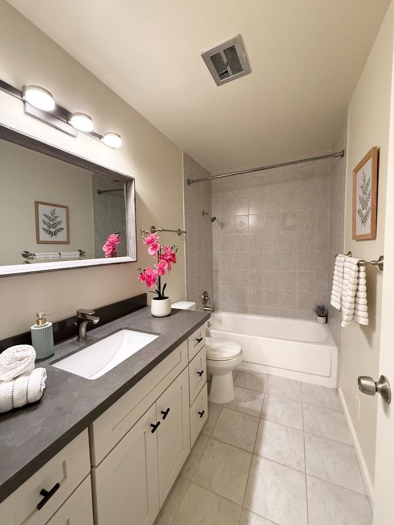 222 Laurel St Unit 105  