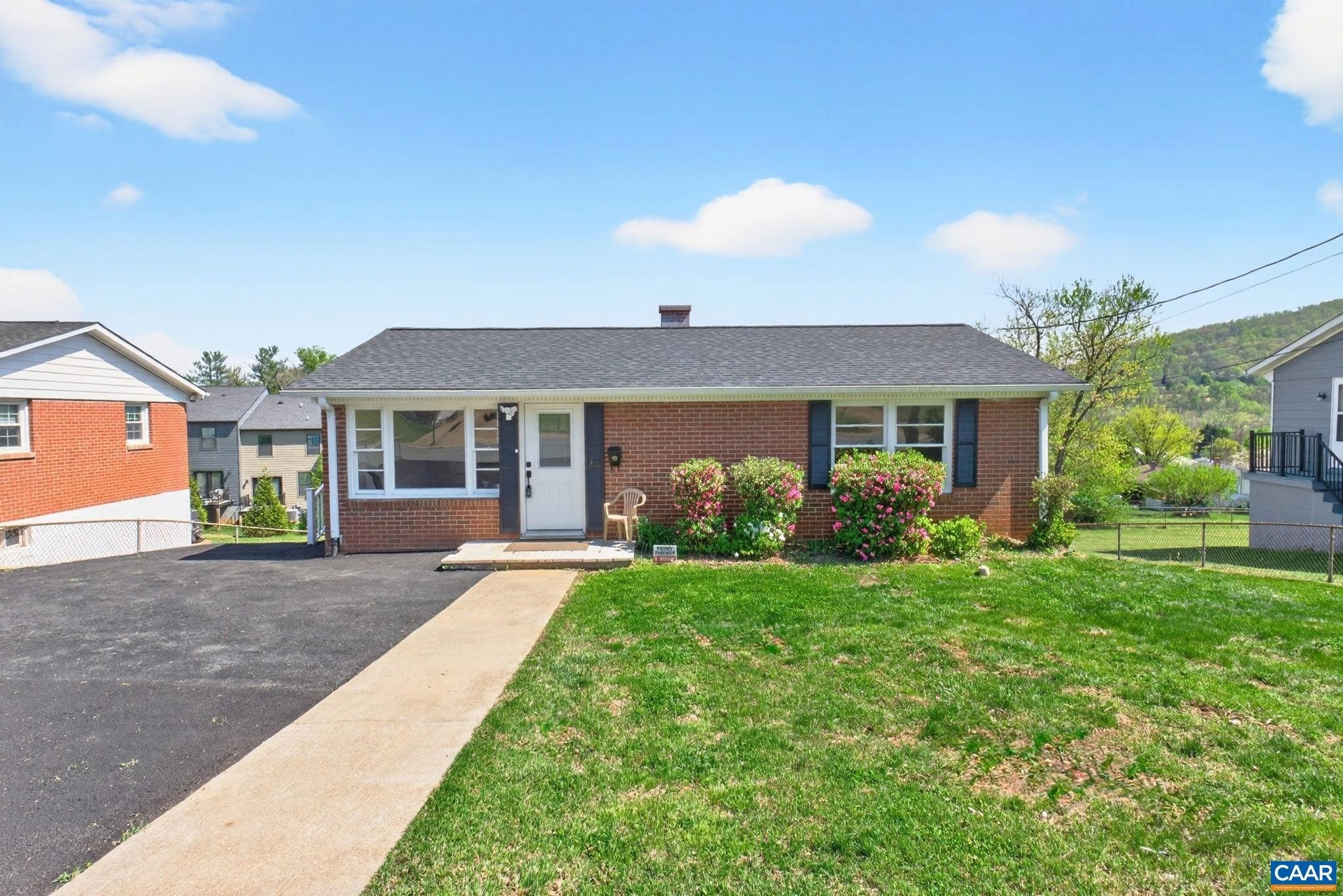 Single Family 4BR 2BA - 316 CARLTON RD, CHARLOTTESVILLE, VA